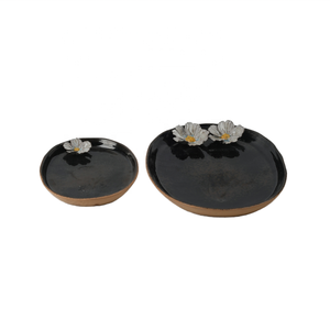 Plato Ovalado de Cerámica Esmaltada en Negro Hecho a Mano con Decoración Floral en 3D |   Plato de Servir Estilo Wabi Sabi para el Hogar y Restaurantes - Product Image 3