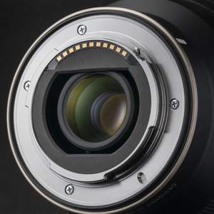 Lente de Zoom Profesional Tamron 17-70mm f 2.8 Di III-A VC RXD Original Usada para <span class=keywords><strong>Sony</strong></span> <span class=keywords><strong>A6400</strong></span> A6700 ZV-E10, Probada y en Funcionamiento - Product Image 3