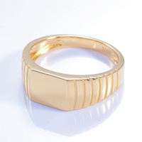 Großhandel Modischer Quadratischer Bandring Paarschmuck Vergoldeter Herrenring Anlaufbeständiger Gravierter Ring als Geschenk