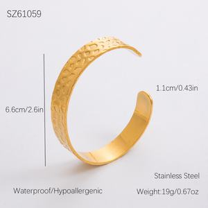 Brazalete de Acero Inoxidable Chapado en Oro de 18K de Alta Gama para Mujer, Diseño en Forma de C, Versátil y Sencillo, Brazalete Irregular de Moda - Product Image 6