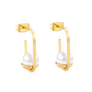 Pendientes de Aro con Perla Blanca en Forma de Letra G de 8mm, Chapados en Oro, de Buena Calidad - Product Image 1