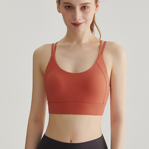 Sujetador deportivo para mujer al por mayor con doble tirante fino, cierre trasero cruzado, acolchado, de soporte bajo, para correr, pilates, entrenamiento y yoga, tipo top corto - Product Image 1