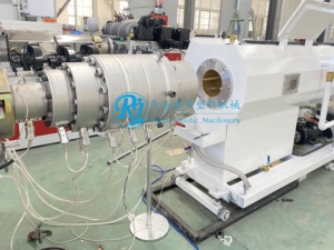 Machine <span class=keywords><strong>de</strong></span> fabrication <span class=keywords><strong>de</strong></span> tuyaux gainés en PVC, extrudeuse PP pour conduites d'égout et d'alimentation en eau, industrie plastique, extrudeuse bivis à engrenages - Product Image 3