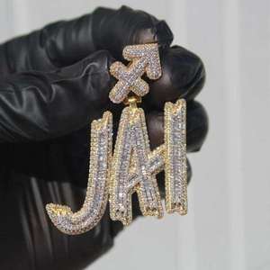 จี้ห้อยคอฮิปฮอปแบบกำหนดเอง ประดับเพชรโมอิสซาไนต์ VVS เงินแท้ 925  สำหรับผู้ชาย  สามารถใส่ชื่อ หมายเลข หรืออักษรย่อได้ - Product Image 5