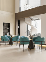 Ensemble table et chaises de réception 4 places en métal moderne de luxe léger pour bureaux, zones de repos et salons de beauté