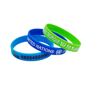 친환경 소재 맞춤형 로고 글로우 in 다크 방수 야광 실크 스크린 인쇄 팔찌 프로모션 성인용 - Product Image 3