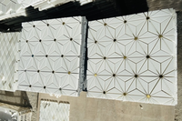Mosaïque de carreaux en marbre blanc cristallin et laiton découpés au jet d'eau |   Mosaïque en marbre naturel pour mur et sol