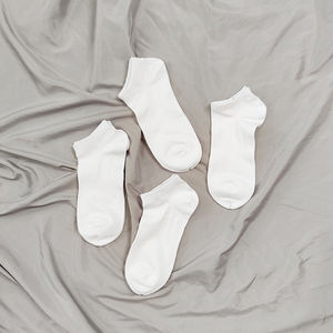 Chaussettes de couleur unie à <span class=keywords><strong>taille</strong></span> mince pour hommes, chaussettes blanches absorbant la sueur, printemps et été - Product Image 4