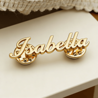Broche personnalisée en gros avec logo, lettre initiale plaquée or et argent, bijoux de mode, fourniture d'usine