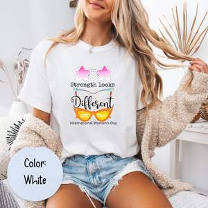 Camiseta de Mujer 'Strength Looks Different', 100% Algodón, Cuello Redondo, Manga Corta, Diseño Impreso Informal y Empoderado, Primavera Verano - Product Image 3