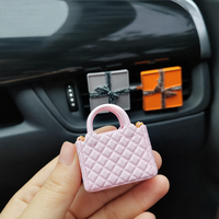 Diffuseur d'arômes artisanal en forme de sac de luxe pour grille d'aération de voiture, ornement décoratif pour voiture, France, Suisse