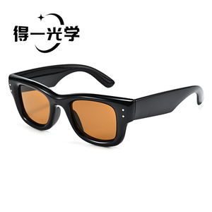 Thick-Framed <b>Square</b> <b>Sunglasses</b> Black PC <b>Frame</b> UV400 Protection Unisex Style Type 3 Sunshades - Product Image 3