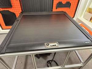 Couvre-lit rétractable manuel électrique pour <span class=keywords><strong>Nissan</strong></span> <span class=keywords><strong>Navara</strong></span> <span class=keywords><strong>Np300</strong></span> D40 Titans couverture roulante en aluminium robuste - Product Image 3