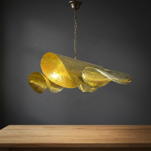 Lampe sculpturale en laiton plaqué or avec motif en relief, thème antique, forme irrégulière, moulée, pour la décoration intérieure - Objets de collection - Product Image 3