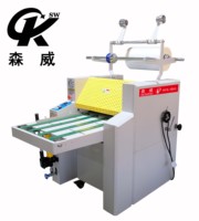 Machine à plastifier hydraulique manuelle SENWEI SWFM720A+ avec moteur, rouleaux de pression en acier inoxydable, vitesse de 25 m/min, adhésif thermofusible pour le bois