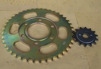 Piñón de Motocicleta de Carreras Skylon OEM al por Mayor, 520, 6/5 Orificios, Procesado por Hobbing, Acero Inoxidable 45C, 15 Dientes con Cadena