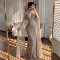 Robe de soirée de luxe Serene Hill LA72575D ornée de perles avec manches cape, collection 2026, haute couture, robe de soirée de célébrité pour femme