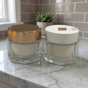 Crema Hidratante Facial Reafirmante, Antiarrugas, Blanqueadora y Antienvejecimiento con Vitaminas C/E, Complejo de Péptidos y Ácido Hialurónico 50ml - Product Image 3