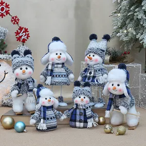 2024 नई क्रिसमस टेबल क्रिसमस सजावट आपूर्ति क्रिसमस उपहार विंडो उत्पाद प्यारी आलीशान गुड़िया चांदी सफेद स्नोमैन गुड़िया