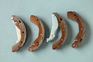 Juego de Herramientas de freno de cerámica para motocicleta, juego de zapatas de freno con resorte de 2/0698525 para moto - Product Image 3