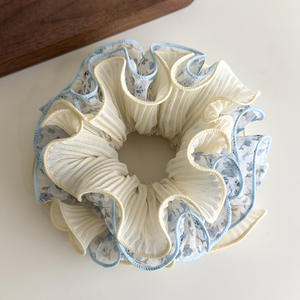 Diadema de Gasa con Doble Capa de Encaje Floral y Pliegues para Mujer, Banda Elástica para el Cabello - Product Image 4