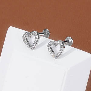 حلق من الفولاذ المقاوم للصدأ مقاس 16G بتصميم زهرة مع حجر زركونيا مكعب على شكل قلب متدلي للثقب الداخلي في الأذن - Product Image 4