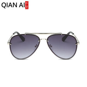 Lunettes de soleil Qian Ai Aviator, monture dorée, verres dégradés bleu rose, unisexe, protection UV à 100 % - Product Image 4
