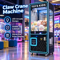Machine à attraper les peluches à griffes noires moderne, à monnayeur, idéale pour les parcs d'attractions intérieurs et les applications en arènes VR