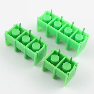 ขั้วต่อสายไฟ8.5มม. 2P 3P 4 P <span class=keywords><strong>2</strong></span>/<span class=keywords><strong>3</strong></span>/4พินทางขั้วต่อสายไฟ PCB กั้นแบบจุ่มตรงขั้วต่อสายสีเขียว300V 20A - Product Image 2