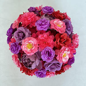 ดอกไม้ประดิษฐ์แบบกำหนดสีได้เอง ลูกบอลดอกไม้ประดับโต๊ะงานแต่งงาน ดอกโบตั๋น กุหลาบ สีแดง สีม่วง จัดดอกไม้แบบผสมผสาน - Product Image 5