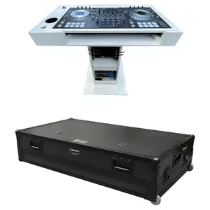kkmark控制塔DJ展台，为两个先锋CDJ 3000 Denon SC6000光盘播放器和RANE十二转盘