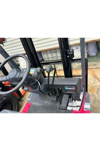 รถยกไฟฟ้าใช้แก๊ส LPG ขับเคลื่อน 4 ล้อ ยี่ห้อ China Komat TCM HELI รุ่น 7FBE15 7FBE18 FD25 FD30 FD30-17 ขนาด 2.5 ตัน 3 ตัน 5 ตัน พร้อมระบบไฮดรอลิกและชุดเปลี่ยนทิศทางด้านข้าง - Product Image 3
