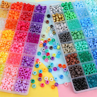 Lot de 640 perles poney à grand trou 9x6mm, kit de perles en plastique acrylique à 32 compartiments pour la fabrication de bijoux DIY, tressage de cheveux et bracelets