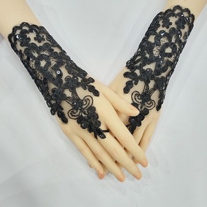 Gant de mariée sans doigts en dentelle blanche avec strass - Product Image 2