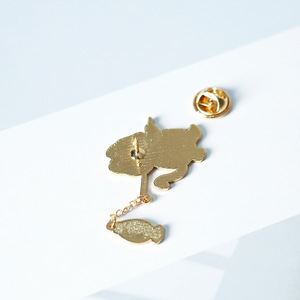 Animal dos desenhos animados Broche Pin para Meninas Coreano Esmalte Doce Gato Broches Peixe Banhado A Diamante Jóias De Casamento Dripping Oil Dress - Product Image 5