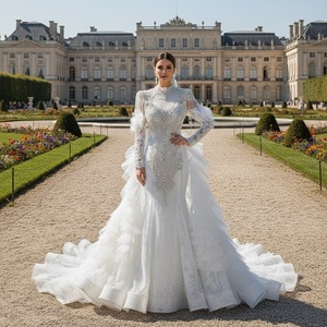 Robe de mariée moderne Dw0176 avec appliques, paillettes, dentelle, traîne chapelle classique, longueur au sol, strass brillants, dos nu, décolleté cœur - Product Image 1