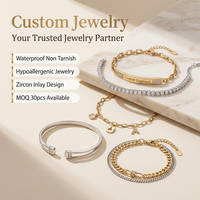 Bracelet Mosen en gros avec breloque initiale, OEM ODM, chaîne cubaine superposée bicolore, bijoux en acier inoxydable étanche