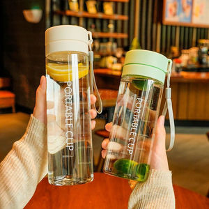 ขวดน้ำแบบพกพาขนาด 600-800 มล. พร้อมที่กรองและสายสะพายสำหรับการเดินทางและเล่นกีฬา - Product Image 1