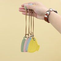 Marque-page en cuir PU en forme de tasse à thé mignonne, couleur macaron Kawaii, pendentif marque-page, marqueur de page de lecture, cadeau pour les amateurs de livres et les étudiants