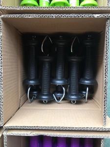 Manija de puerta con resorte estándar y aislamiento para cercas eléctricas - Pestillo de puerta agrícola de alta resistencia y retorno automático - Product Image 6