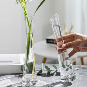 Vases à fleurs modernes en verre de style nordique pour la décoration intérieure, élégants vases à fleurs transparents et fins à tige unique pour les centres de table de mariage - Product Image 2