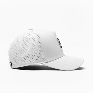 Gorras Deportivas Personalizadas de Secado Rápido con Logotipo de Goma Estructurada, 5 Paneles, Impermeables, con Orificios Cortados con Láser y Cierre a Presión - Product Image 3