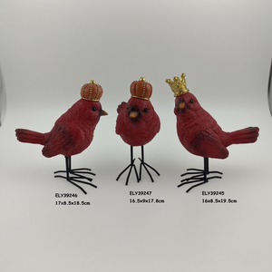 รูปปั้นนกสีแดงเรซิ่นสั่งทำพิเศษ พร้อมมงกุฎทอง ประดับตกแต่งสวน ระเบียง โต๊ะคริสต์มาส - Product Image 4