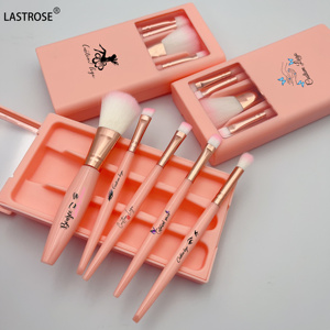 Juego <span class=keywords><strong>de</strong></span> <span class=keywords><strong>brochas</strong></span> <span class=keywords><strong>de</strong></span> <span class=keywords><strong>maquillaje</strong></span> al por mayor, brocha básica <span class=keywords><strong>para</strong></span> base <span class=keywords><strong>de</strong></span> sombra <span class=keywords><strong>de</strong></span> ojos, juego <span class=keywords><strong>de</strong></span> <span class=keywords><strong>maquillaje</strong></span> con logotipo impreso <span class=keywords><strong>de</strong></span> carcasa <span class=keywords><strong>de</strong></span> plástico con espejo - Product Image 1