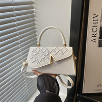 Sac à main élégant pour femme avec poignée supérieure et quincaillerie dorée florale en relief, bandoulière amovible, sac à bandoulière, vente en gros d'usine