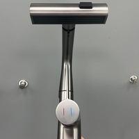 Robinet cascade intelligent en laiton et céramique à montage sur plan, avec affichage numérique, rotation à 360 degrés, eau chaude/froide pour cuisine