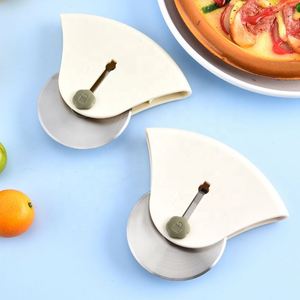 Rodillo de Acero Inoxidable con Cuchilla Retráctil para Cortar Pizza, Utensilios de Cocina - Product Image 1
