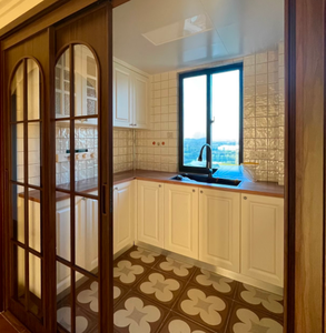 Armoire de cuisine sur mesure, style rétro, porte à rainures, design moderne, finition en pierre de quartz, MDF, marbre, ensemble complet - Product Image 3