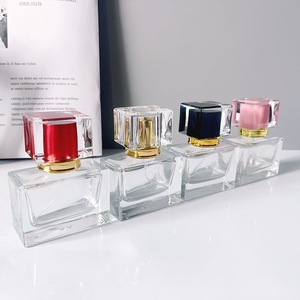 Flacons <span class=keywords><strong>de</strong></span> parfum vides en liquidation, flacons vaporisateurs personnalisés 30ml 50ml, atomiseur <span class=keywords><strong>de</strong></span> parfum pour <span class=keywords><strong>Eau</strong></span> <span class=keywords><strong>de</strong></span> <span class=keywords><strong>Toilette</strong></span> - Product Image 2