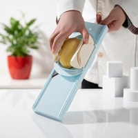 Mandoline 2-en-1 : Trancheuse et Râpe à Légumes Grande Julienne avec Protection de Main Brevetée – Coupe Rapide Manuelle en Plastique pour Cuisine